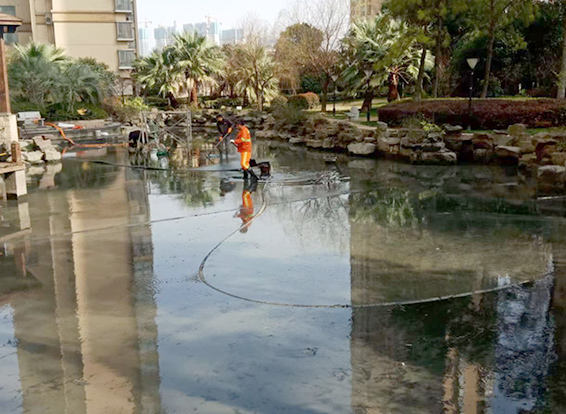 庆城景观池淤泥清理